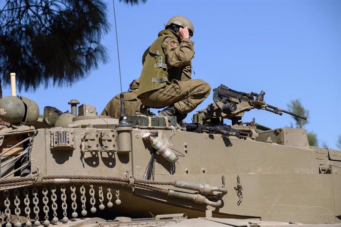 Archivo - Un carro de combate israelí Merkava en la frontera con Líbano