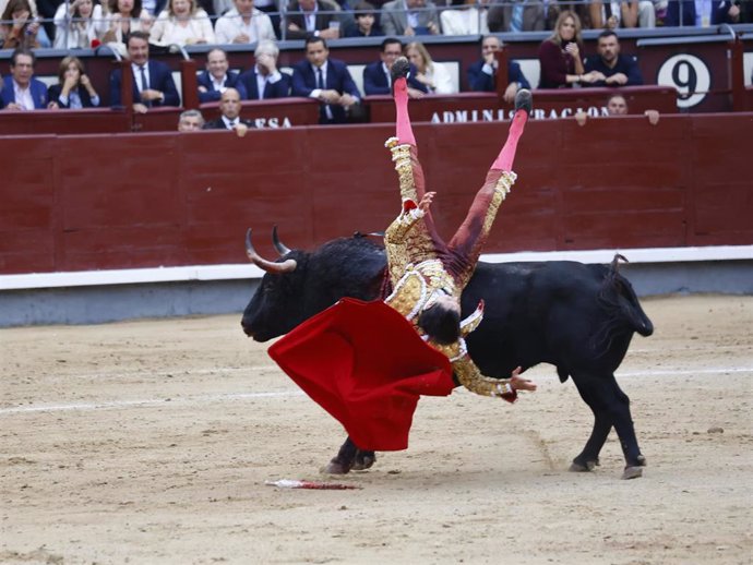 Andrés Roca Rey sufre una grave cogida en Las Ventas.