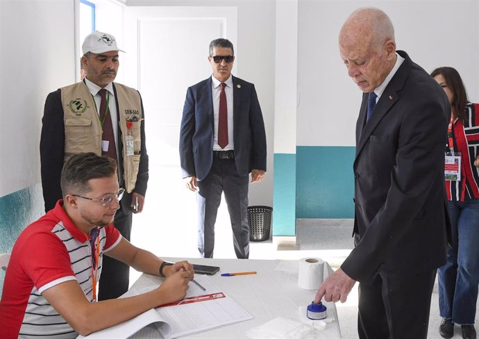 El presidente de Túnez, Kais Saied, vota en las elecciones presidenciales