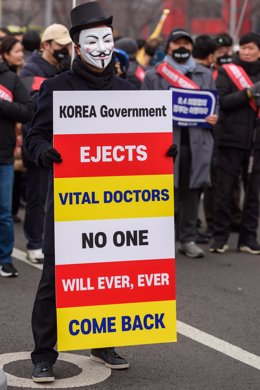 Archivo - Manifestación de médicos residentes en Corea del Sur