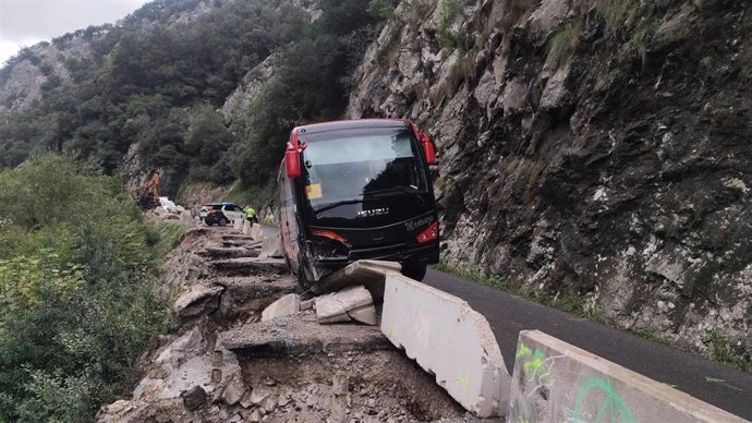 Imagen del autobús accidentado.