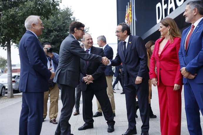El president de la Generalitat, Salvador Illa, el ministro de Industria y Turismo de España, Jordi Heréu, y el delegado del Estado en el CZFB (Consorcio de la Zona Franca de Barcelona), Pere Navarro, durante la inauguración de la BNEW 2024, en la DFacto