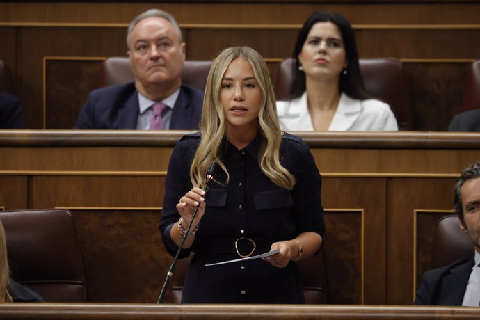 La diputada del PP Noelia Núñez interviene durante una sesión de sesión de control al Gobierno, en el Congreso de los Diputados, a 18 de septiembre de 2024, en Madrid (España).