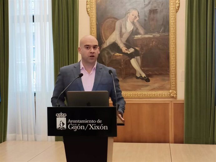 Rueda de prensa, en el Consistorio gijonés, del concejal de Urbanismo del Ayuntamiento de Gijón, Jesús Martínez Salvador (Foro).