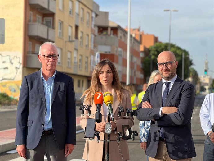 La Vicealcaldesa Y Concejal De Fomento, Rebeca Pérez, Junto Con Los Ediles De Movilidad, José Francisco Muñoz, Y Urbanismo, Antonio Navarro