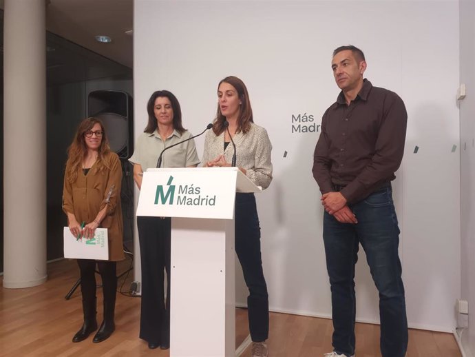 La portavoz del grupo municipal de Más Madrid en el Ayuntamiento de Madrid, Rita Maestre, la portavoz en Alcorcón, Trinidad Castillo, y el portavoz en Móstoles, Emilio Delgado, explican sus propuestas alternativas al plan de movilidad de las obras en A-5