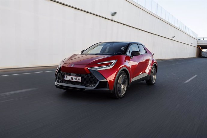 Archivo - Toyota actualiza los precios de su C-HR híbrido, ahora desde 29.750 euros o 180 euros al mes.