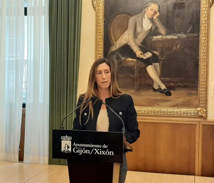 La vicealcaldesa de Gijón y concejala de Economía, Empleo, Innovación y Turismo, Ángela Pumariega (PP), en rueda de prensa en el Consistorio gijonés.