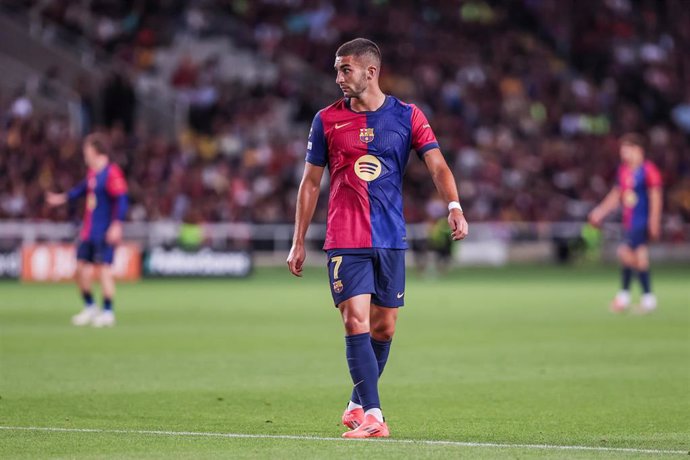 Ferran Torres durante un partido con el FC Barcelona