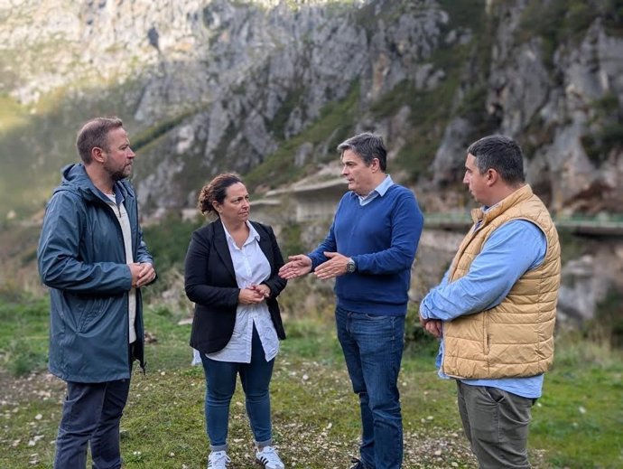 Pedro de Rueda, segundo por la izquierda