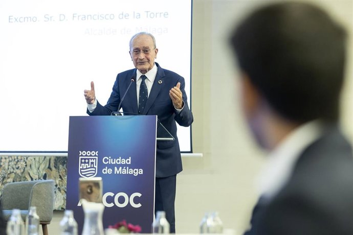 El alcalde de Málaga, Francisco de la Torre, asiste a la presentación del Plan Director de Distribución Urbana de Mercancías (DUM) de la ciudad de Málaga.