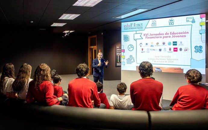 Una veintena de alumnos participa en una jornada de educación financiera del Proyecto Edufinet de Unicaja en Salamanca