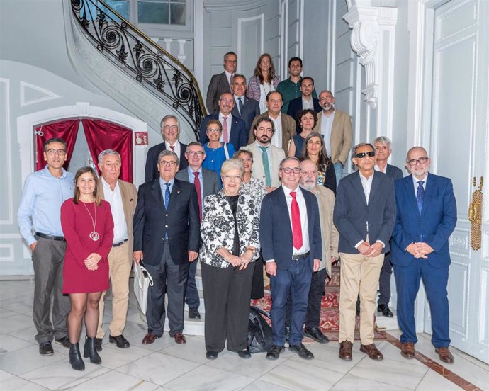 Premio a Gabriel Gutiérrez Tejada, de la Consejería de Sostenibilidad, en el acto organizado por el Colegio Oficial y la Asociación de Ingenieros de Montes celebrado recientemente en Madrid.