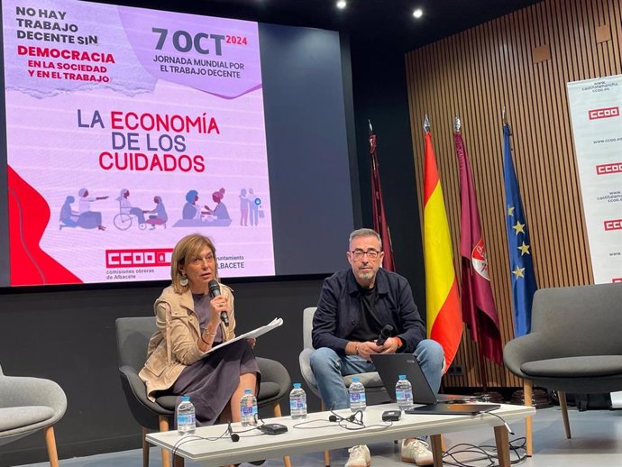 El sindicato Comisiones Obreras (CCOO) ha organizado este lunes el acto 'La Economía de los Cuidados' en la Diputación de Albacete