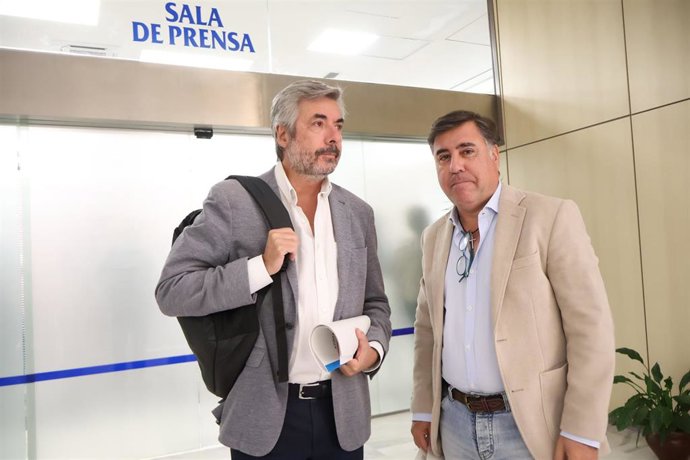 El portavoz del gobierno del Ayuntamiento de Córdoba, Miguel Ángel Torrico, y el concejal delegado de Infraestructuras, Miguel Ruiz Madruga.