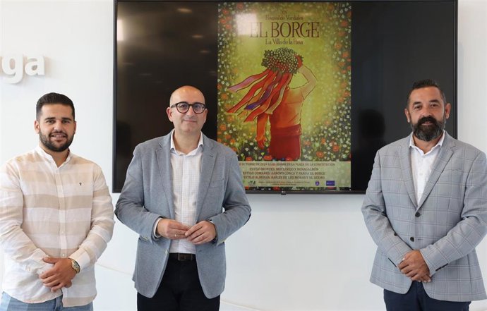 El diputado provincial de Cultura y vicepresidente de la institución, Manuel López Mestanza; el alcalde de El Borge, Raúl Vallejo; y el concejal y vicepresidente de la Panda de Verdiales de El Borge, Hugo Fernández, han presentado este festival.