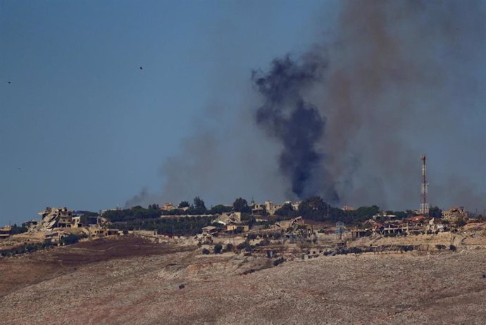 Columna de humo tras un bombardeo del Ejército de Israel contra el sur de Líbano (archivo)