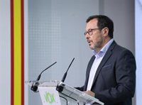 Vox estudia la "artimaña" jurídica del Gobierno para acortar penas a etarras y pide retirar la reforma
