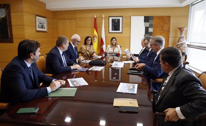 La presidenta de Cantabria, María José Sáenz de Buruaga, la alcaldesa de Santander, Gema Igual y el presidente de la Autoridad Portuaria de Santander, César Díaz, se reúnen con el CEO de Brittany Ferries, Christophe Mathieu