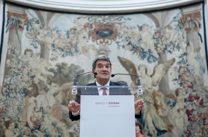 El gobernador del Banco de España, José Luis Escrivá, interviene durante la ceremonia de toma de posesión de su cargo, en el Banco de España, a 24 de septiembre de 2024, en Madrid (España).