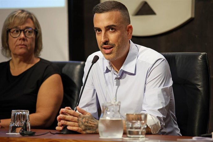 El director general de Juventud del Gobierno de Canarias, Daniel Morales, en la presentación de una campaña de igualdad para mejorar la salud mental