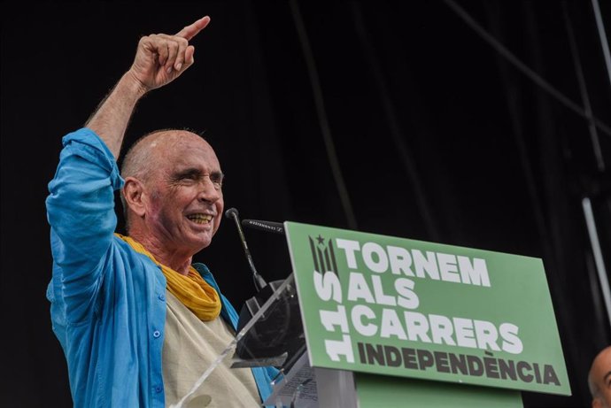 El presidente de la ANC, Lluís Llach, durante la manifestación de ACN por la Diada, a 11 de septiembre de 2024, en Barcelona, Catalunya (España). 