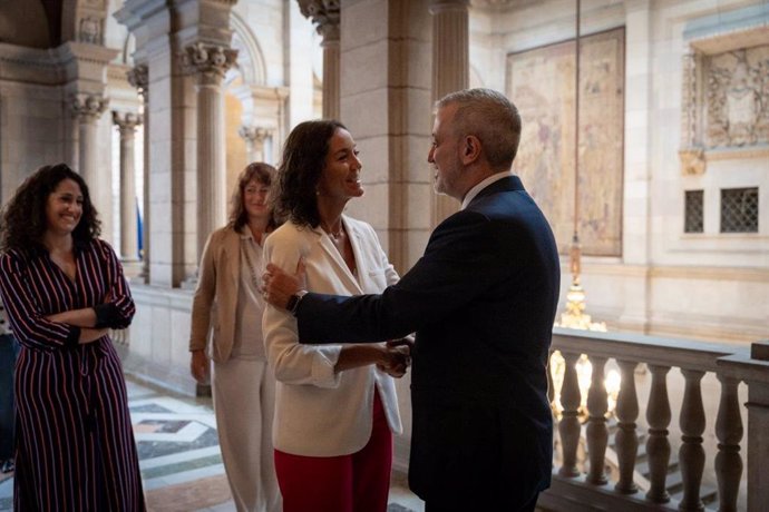 Maroto y Collboni en el Ayuntamiento de Barcelona este lunes.