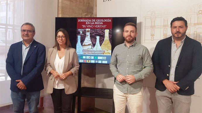 Presentación de la Jornada Geología en la Mesa 'In Vino Veritas'.