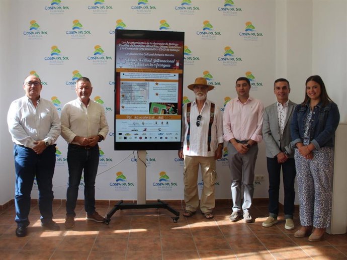 Presentación del primer festival de títeres de la Axarquía.