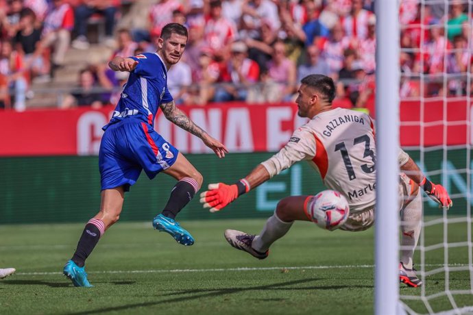 Oihan Sancet of Athletic Club de Bilbao in action during the Spanish league, La Liga EA Sports, football match played between Girona FC and Athletic Club de Bilbao at Estadio de Montilivi on October 06, 2024 in Girona, Spain.