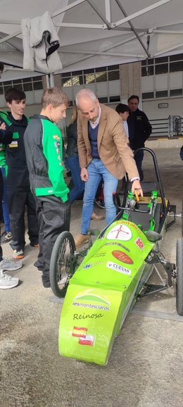 Dos IES de Cantabria competirán en la final europea de coches eléctricos que se cebrará en Reino Unido