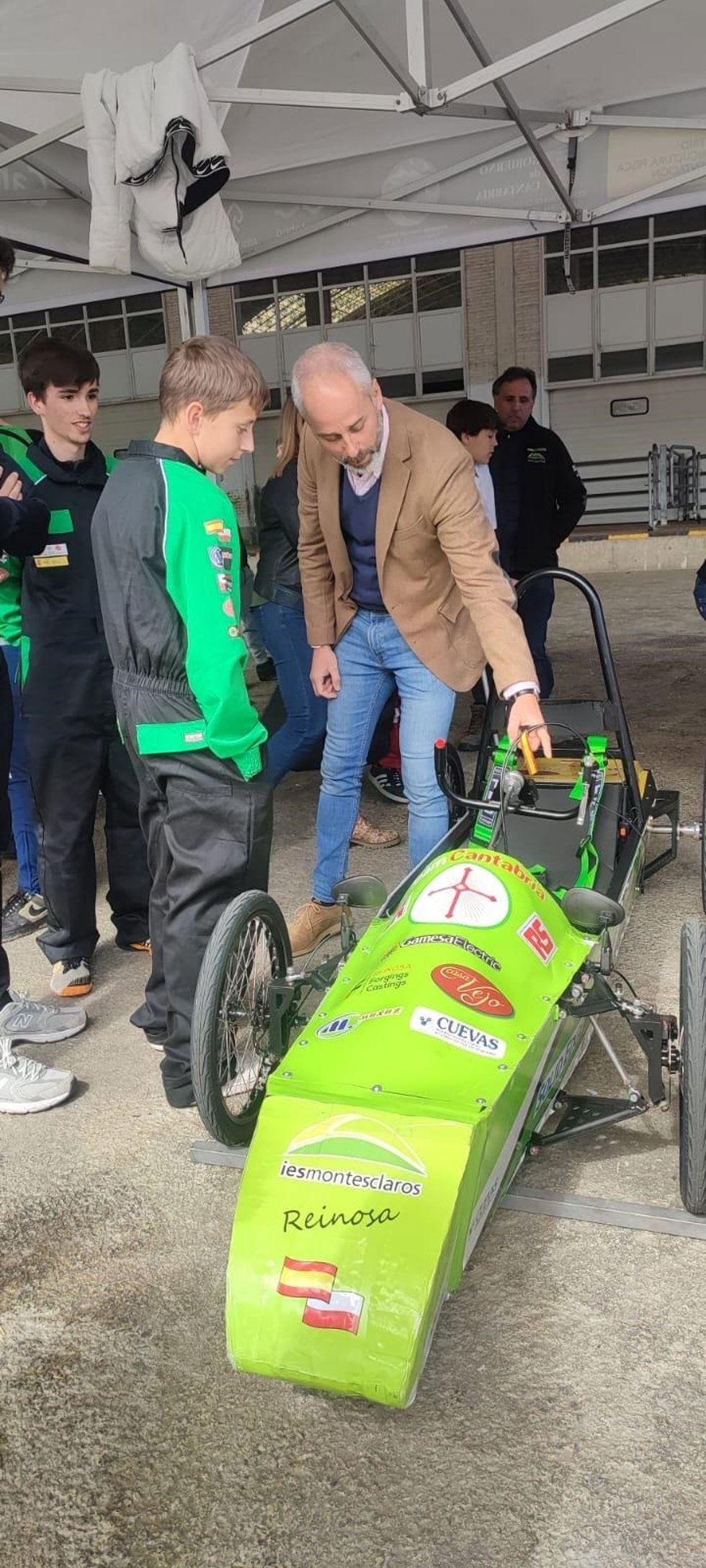 Dos IES de Cantabria competirán en la final europea de coches eléctricos que se cebrará en Reino Unido
