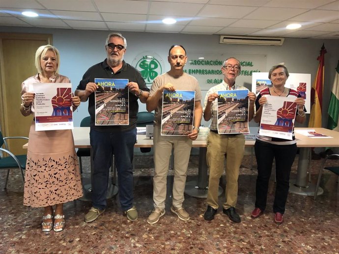 Representantes de la Mesa en Defensa del Ferocarril de Almería.