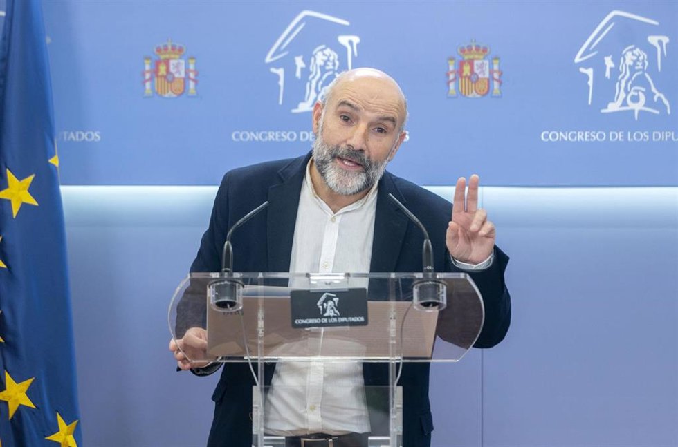 Archivo - El diputado de BNG Néstor Rego, ofrece una rueda de prensa tras reunirse con el presidente del Gobierno en funciones,  durante su ronda de contactos, a 10 de octubre de 2023, en Madrid (España). El presidente del Gobierno en funciones y candid