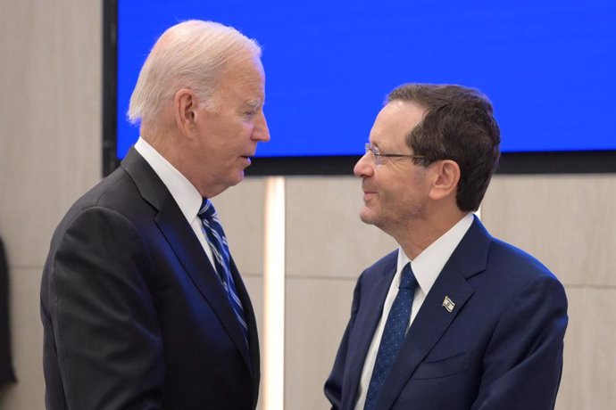 Archivo - El presidente de Estados Unidos, Joe Biden, junto a su homólogo israelí, Isaac Herzog