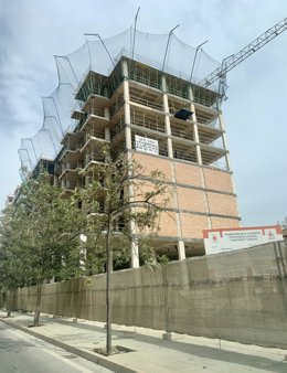 Edificio en construcción en una calle de Almería.