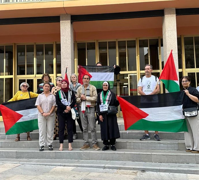 Representantes de Hacemos con las mujeres palestinas: Manal Tamimi, Sanaa Amira y Aya Kkalaf.