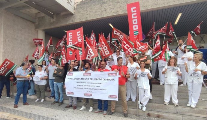 Concentración de CCOO Huelva por la bolsa de trabajo del SAS.