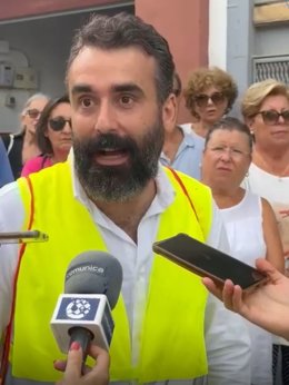 Mayoral atiende a los medios en Puente Genil.