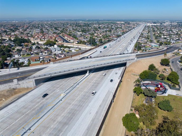 Archivo - Carretera I-405 en California de OHLA