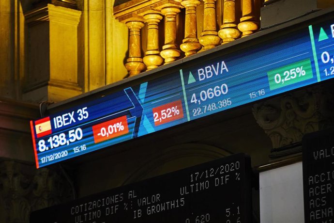 Archivo - Valores del Ibex 35 en la bolsa de Madrid 
