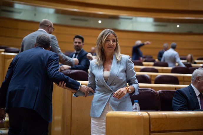 La senadora del PP, Alicia García Rodríguez, a su llegada a una sesión de control de Gobierno en el Senado, a 24 de septiembre de 2024, en Madrid (España). Una semana más el Gobierno tendrá que hacer frente a preguntas relacionadas con la amnistía y la fi