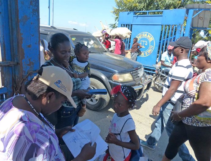 Archivo - Imagen de archivo de migrantes haitianos en la frontera con República Dominicana