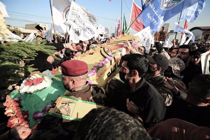 Archivo - Funeral de un miembro de la milicia iraquí proiraní Kataib Hezbolá