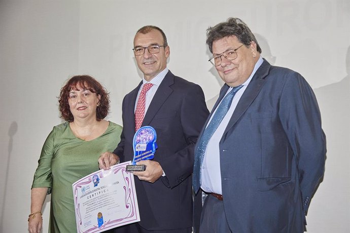 D. Carlos Reboll, delegado en España, recibe el premio