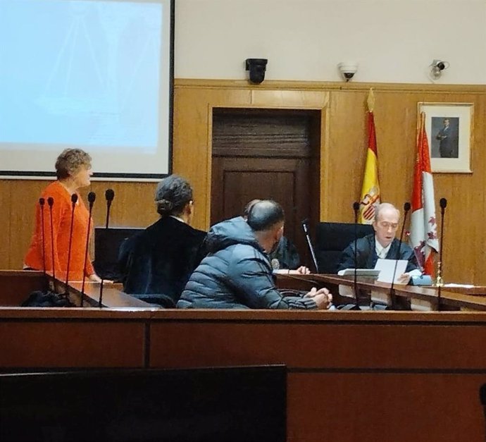 Condenado a tres años y medio de cárcel por traficar con drogas en su vivienda del Paseo del Obregón de Valladolid.