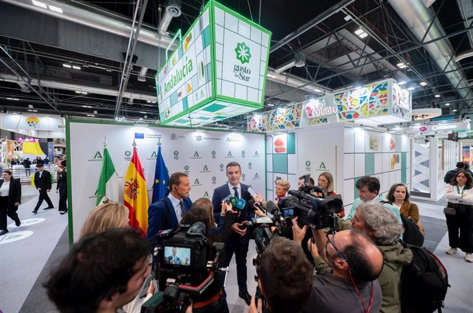 El consejero de Agricultura, Ramón Fernández-Pacheco, en Fruit Attraction, en Madrid.