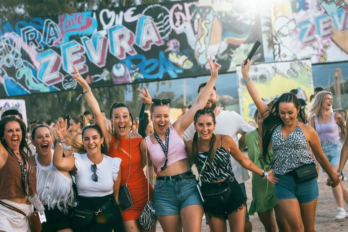 Imagen de asistentes al festival Zevra