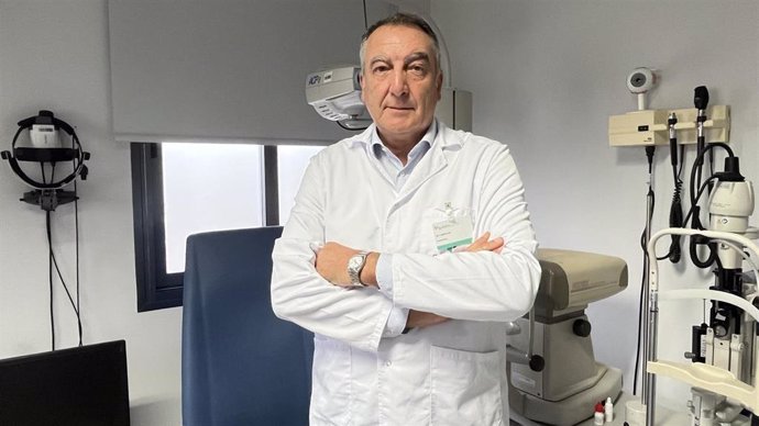 El jefe del servicio de oftalmología del Hospital Quirónsalud Sagrado Corazón de Sevilla, Francisco Martín Leal.