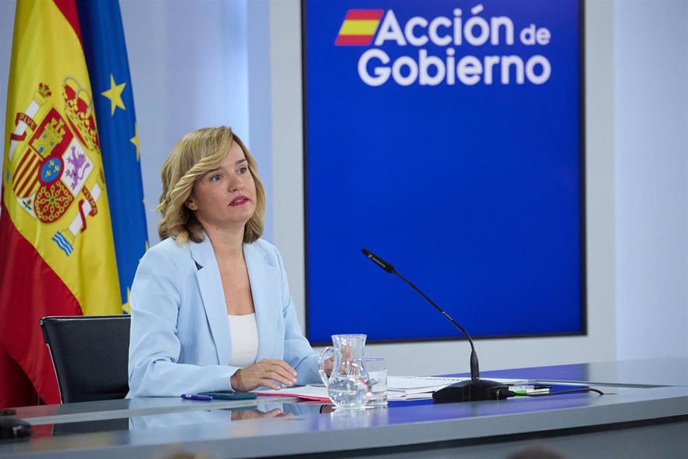 La ministra Portavoz y de Educación y Deporte, Pilar Alegría, durante una rueda de prensa posterior al Consejo de Ministros, en el Palacio de la Moncloa, a 8 de octubre de 2024, en Madrid (España). 